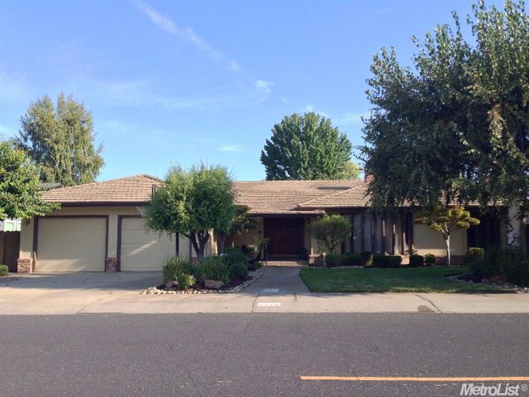 1718 Edgewood Dr, Lodi, CA 95240 photo 1