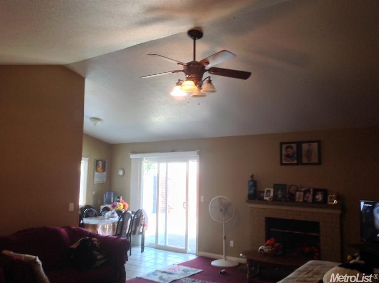 359 Elgin Ave, Lodi, CA 95240 photo 4