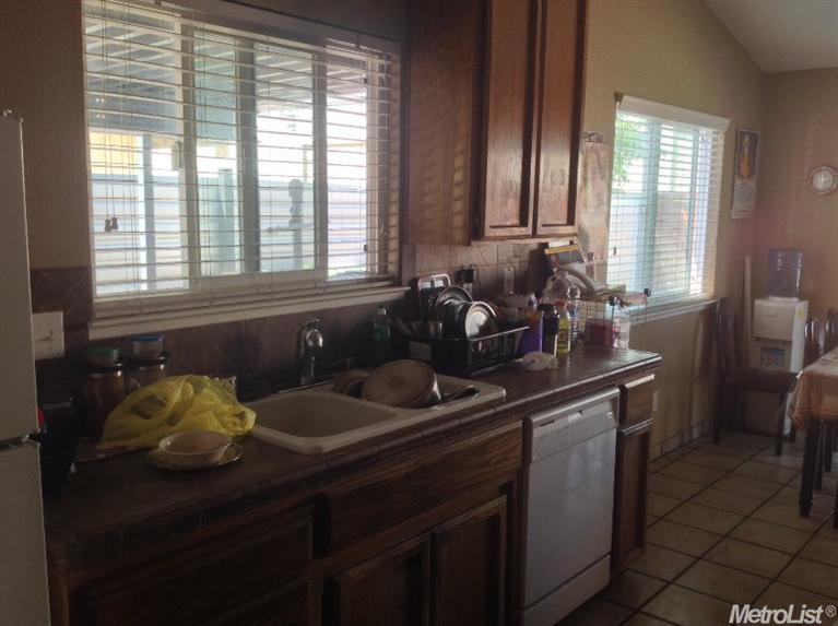 359 Elgin Ave, Lodi, CA 95240 photo 3