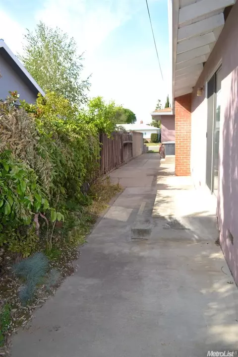 831 N Ham Ln, Lodi, CA 95242 photo 6