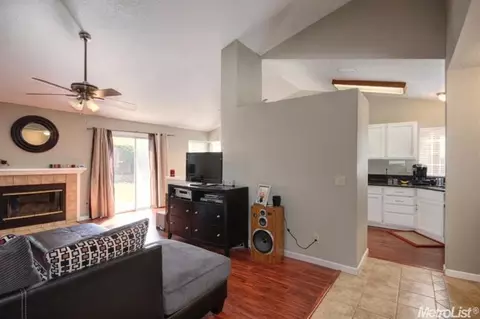 8616 Oakenshield Cir, Antelope, CA 95843 photo 4