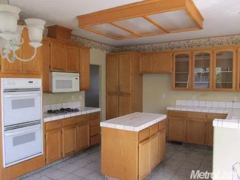 2074 Fieldview Dr, Tracy, CA 95377 photo 4