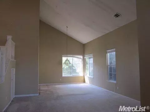 2074 Fieldview Dr, Tracy, CA 95377 photo 2