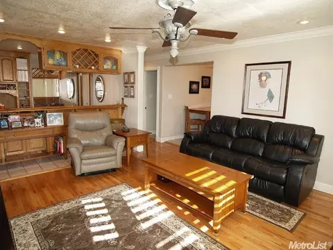 807 S Main St, Manteca, CA 95337 photo 3