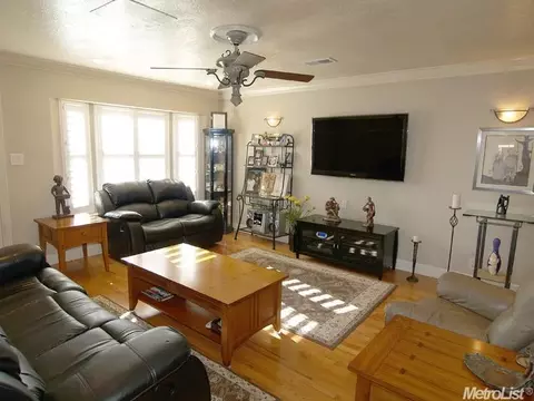 807 S Main St, Manteca, CA 95337 photo 2