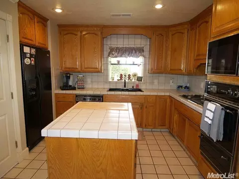 807 S Main St, Manteca, CA 95337 photo 4