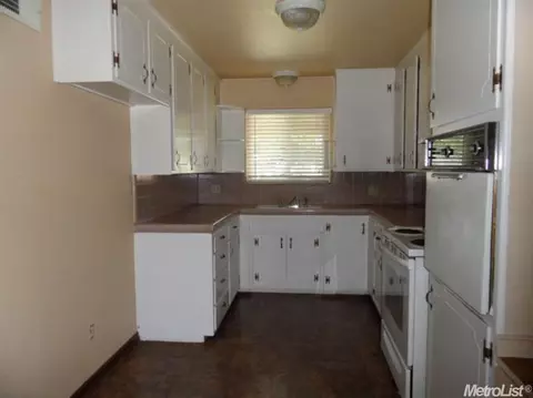 1136 E Alameda St, Manteca, CA 95336 photo 3
