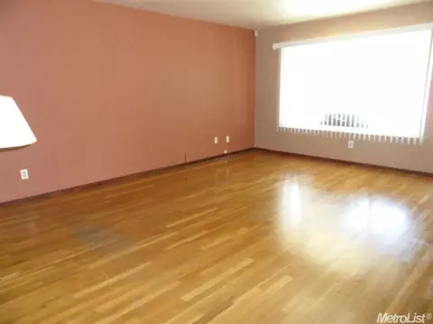 1136 E Alameda St, Manteca, CA 95336 photo 6