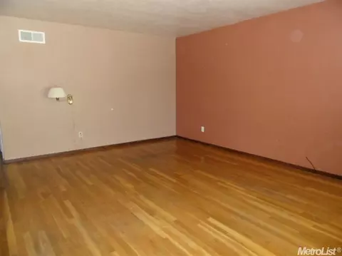 1136 E Alameda St, Manteca, CA 95336 photo 5