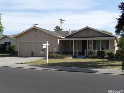 1136 E Alameda St, Manteca, CA 95336 photo 1