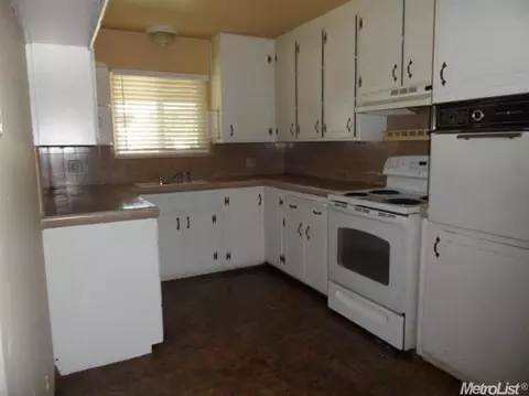 1136 E Alameda St, Manteca, CA 95336 photo 4