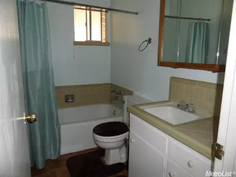 1136 E Alameda St, Manteca, CA 95336 photo 15