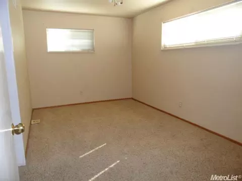 1136 E Alameda St, Manteca, CA 95336 photo 8