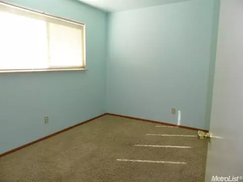 1136 E Alameda St, Manteca, CA 95336 photo 11