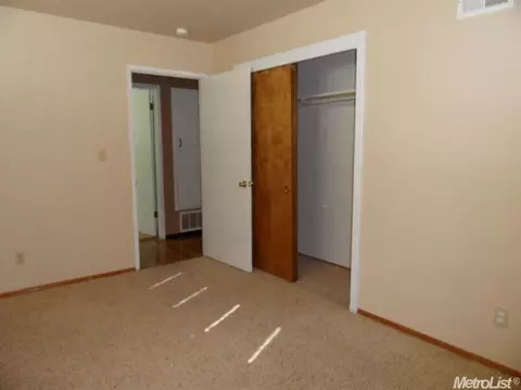 1136 E Alameda St, Manteca, CA 95336 photo 9
