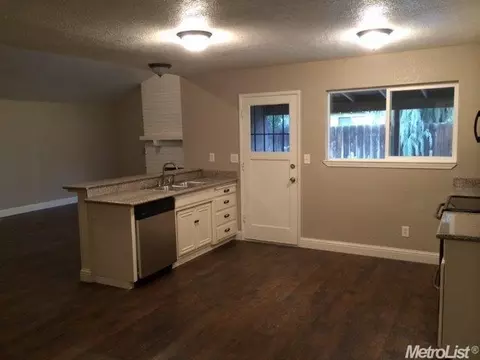 2825 Sapphire Dr, Modesto, CA 95355 photo 3