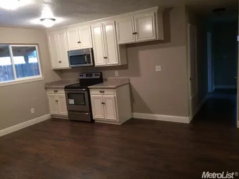 2825 Sapphire Dr, Modesto, CA 95355 photo 2
