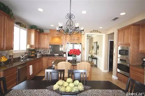2377 Shadow Berry Dr, Manteca, CA 95336 photo 4