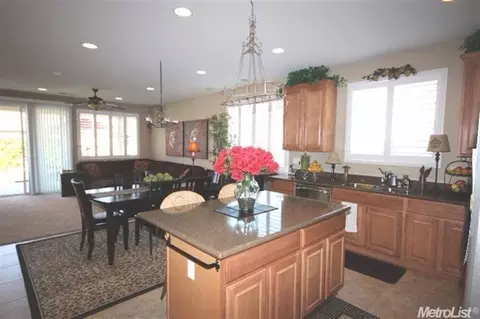 2377 Shadow Berry Dr, Manteca, CA 95336 photo 7