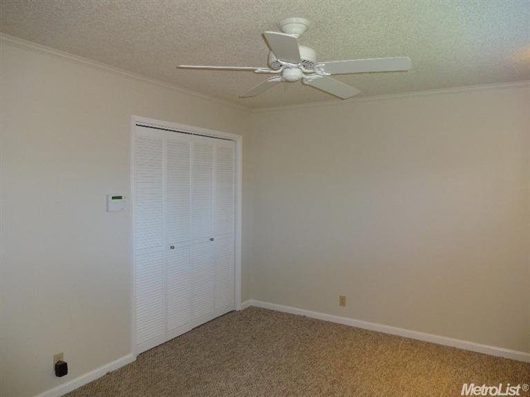 2126 W Pine St, Lodi, CA 95242 photo 11