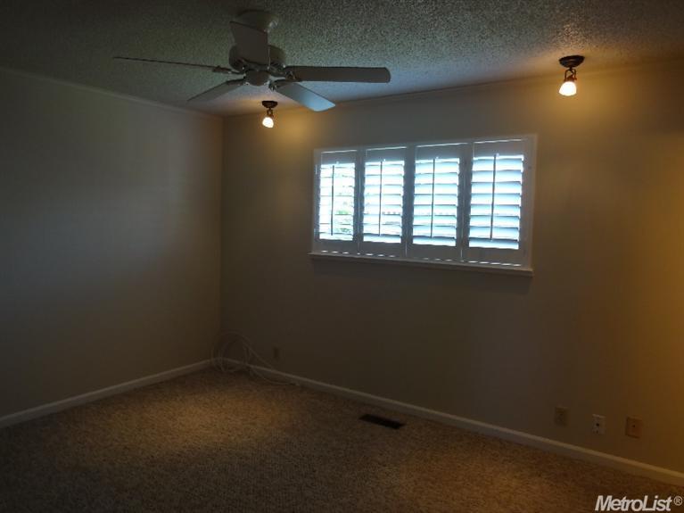 2126 W Pine St, Lodi, CA 95242 photo 10