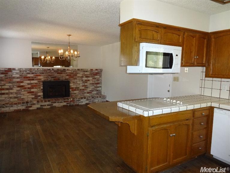 2126 W Pine St, Lodi, CA 95242 photo 5