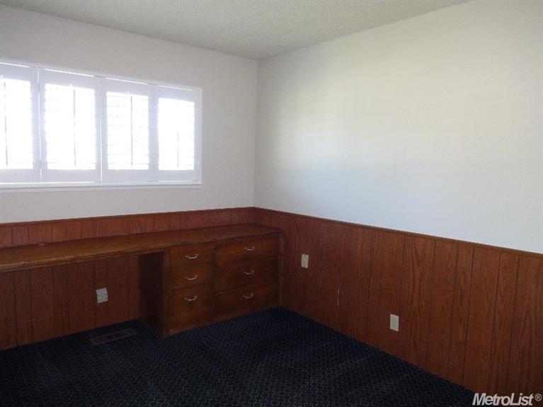 2126 W Pine St, Lodi, CA 95242 photo 8