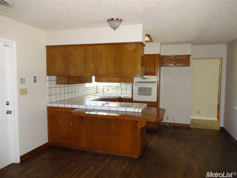 2126 W Pine St, Lodi, CA 95242 photo 4