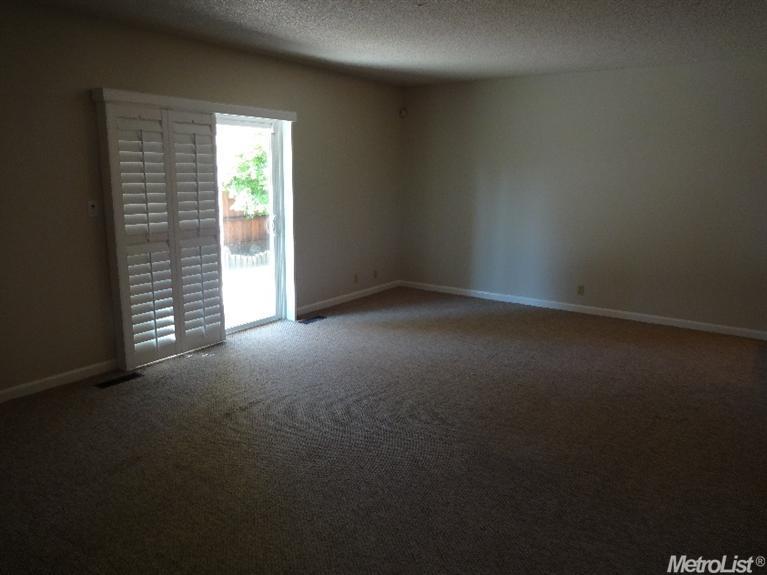 2126 W Pine St, Lodi, CA 95242 photo 2