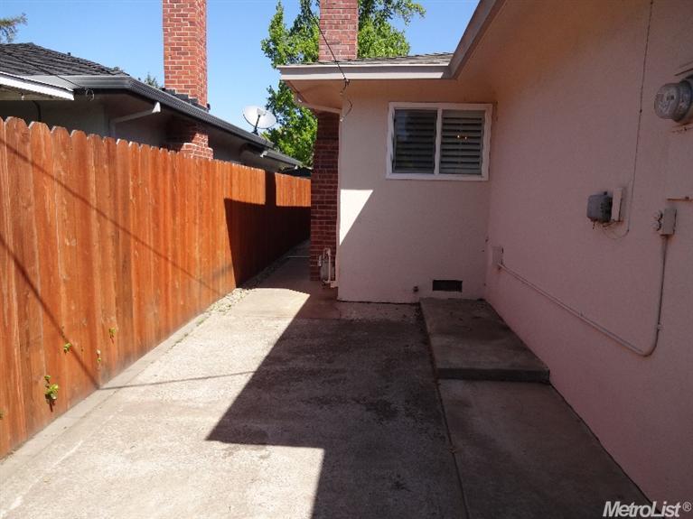 2126 W Pine St, Lodi, CA 95242 photo 16