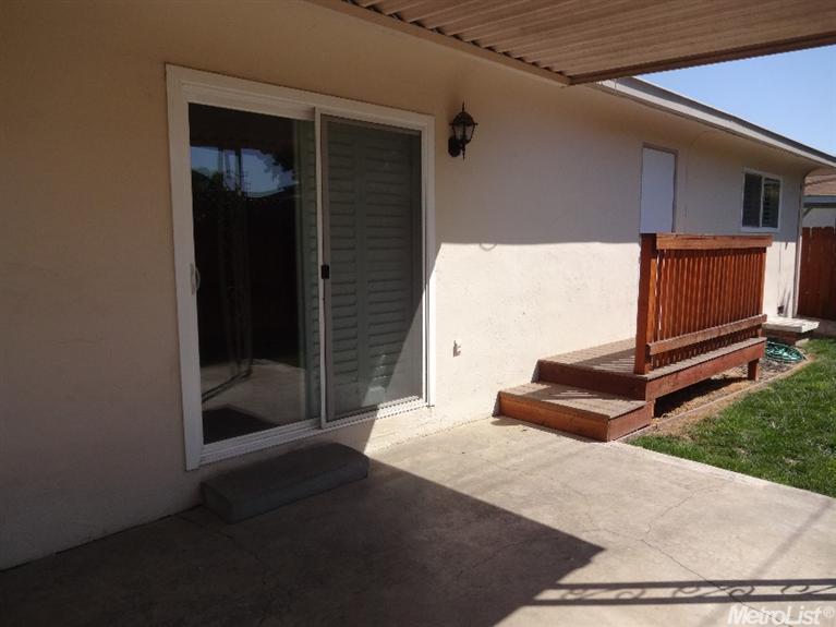2126 W Pine St, Lodi, CA 95242 photo 14