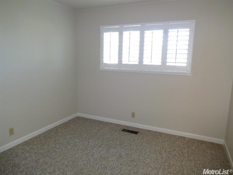 2126 W Pine St, Lodi, CA 95242 photo 7