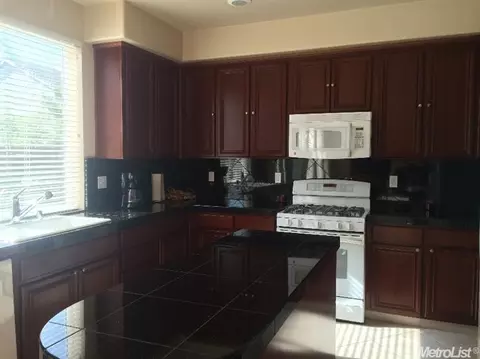 1011 Saint Moritz Ln, Manteca, CA 95337 photo 4
