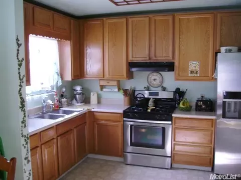 411 E Vine St, Lodi, CA 95240 photo 4