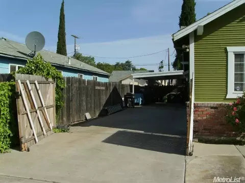 411 E Vine St, Lodi, CA 95240 photo 2