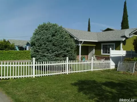 411 E Vine St, Lodi, CA 95240 photo 3