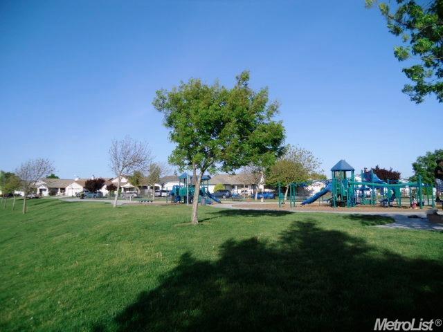 1054 Schadeck St, Manteca, CA 95336 photo 5