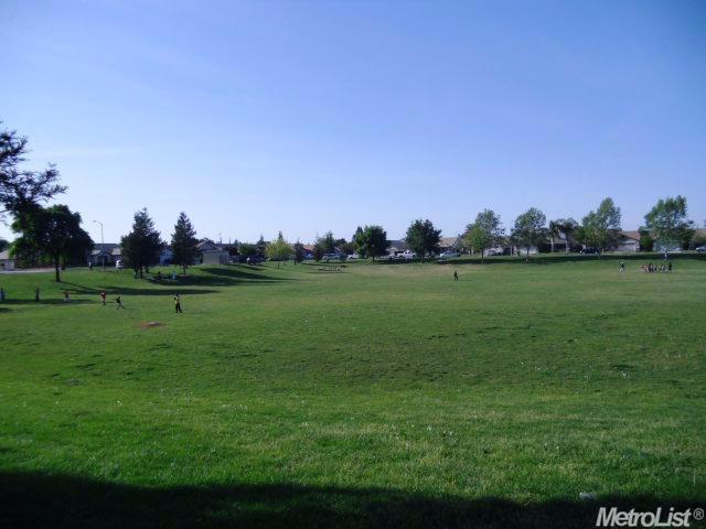 1054 Schadeck St, Manteca, CA 95336 photo 4