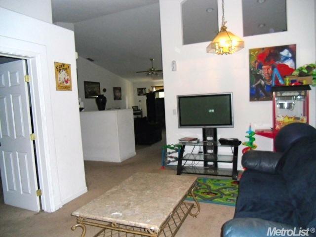 1054 Schadeck St, Manteca, CA 95336 photo 8