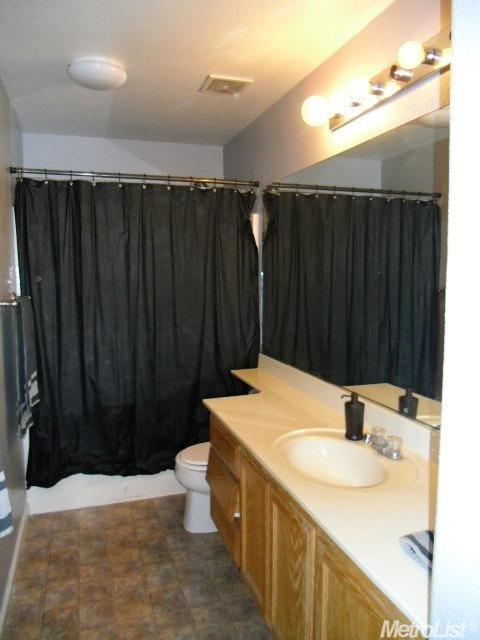 1054 Schadeck St, Manteca, CA 95336 photo 9