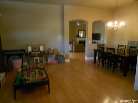 6325 Leaflet Ln, Hughson, CA 95326 photo 2