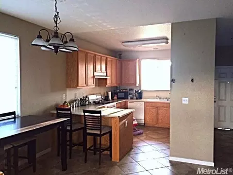1820 Estrellita Ct, Modesto, CA 95358 photo 2