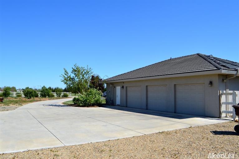 23697 Griffith Gate Ln, Acampo, CA 95220 photo 3