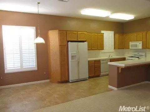 1539 Whispering Wind Dr, Tracy, CA 95377 photo 2