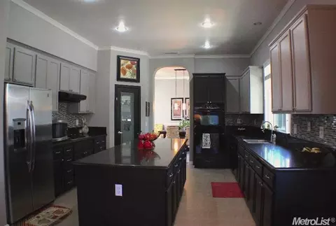3301 Fallen Oak Ct, Modesto, CA 95355 photo 3