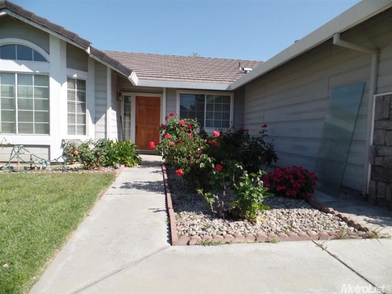 347 Castile Ln, Turlock, CA 95382 photo 2