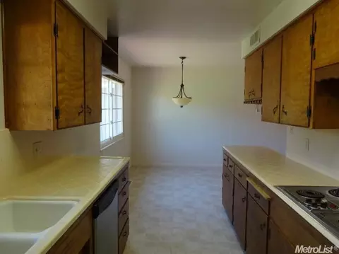 1918 Jackson St, Lodi, CA 95242 photo 4