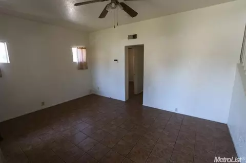 301 Laurel Ave, Modesto, CA 95351 photo 1
