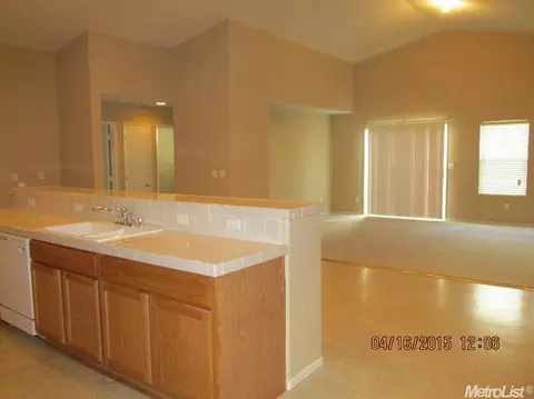 1201 Cliff Swallow Dr, Patterson, CA 95363 photo 5