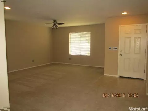1201 Cliff Swallow Dr, Patterson, CA 95363 photo 2